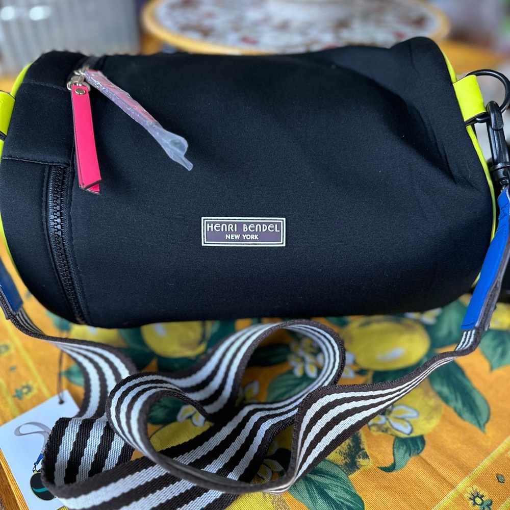 NWT HENRI BENDEL NEOPRENE CIRCULAR CROSSBODY COOLER NEON / BLACK BEACH FESTIVAL - Picture 2 of 12